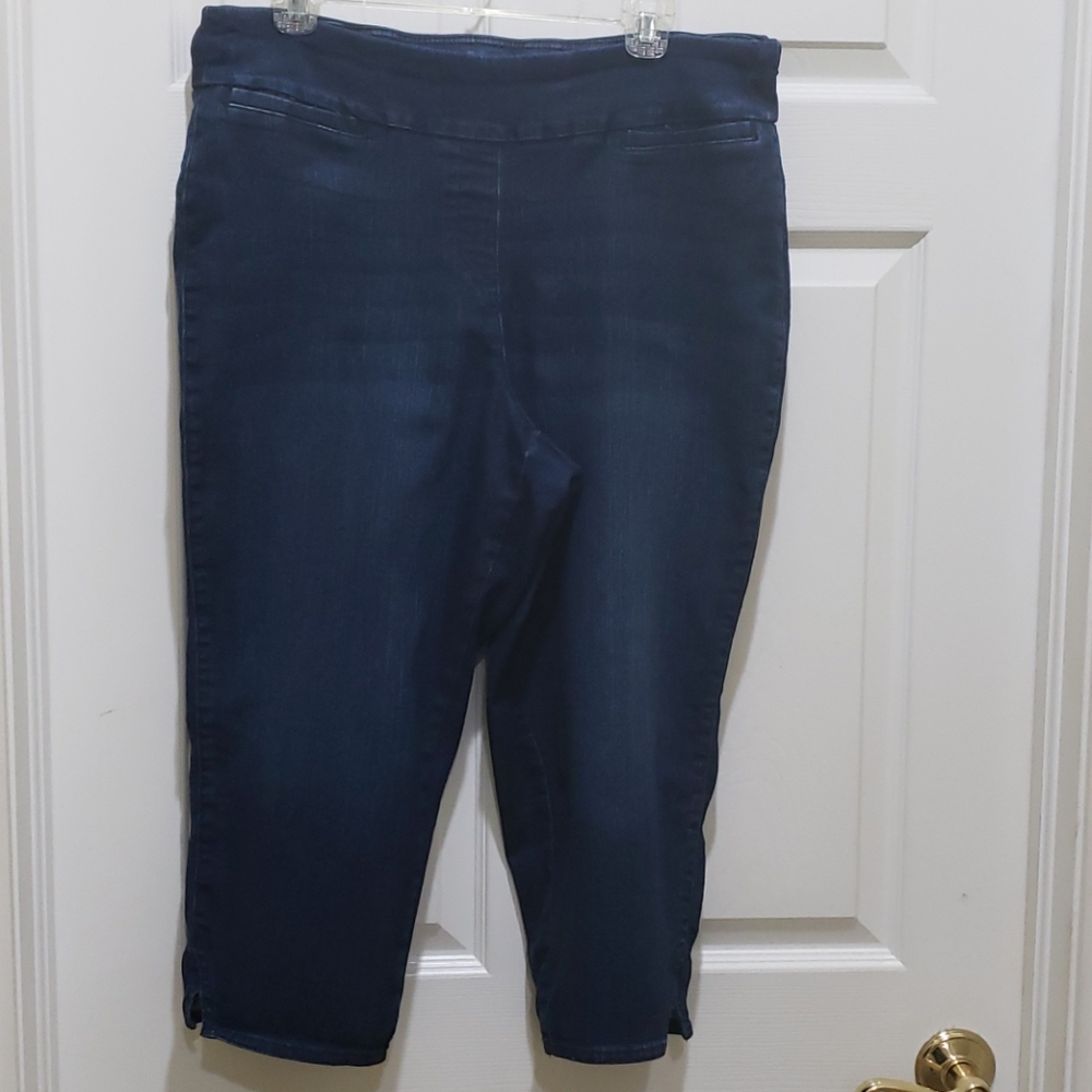 Westbound Size 16 Medium Wash Capris